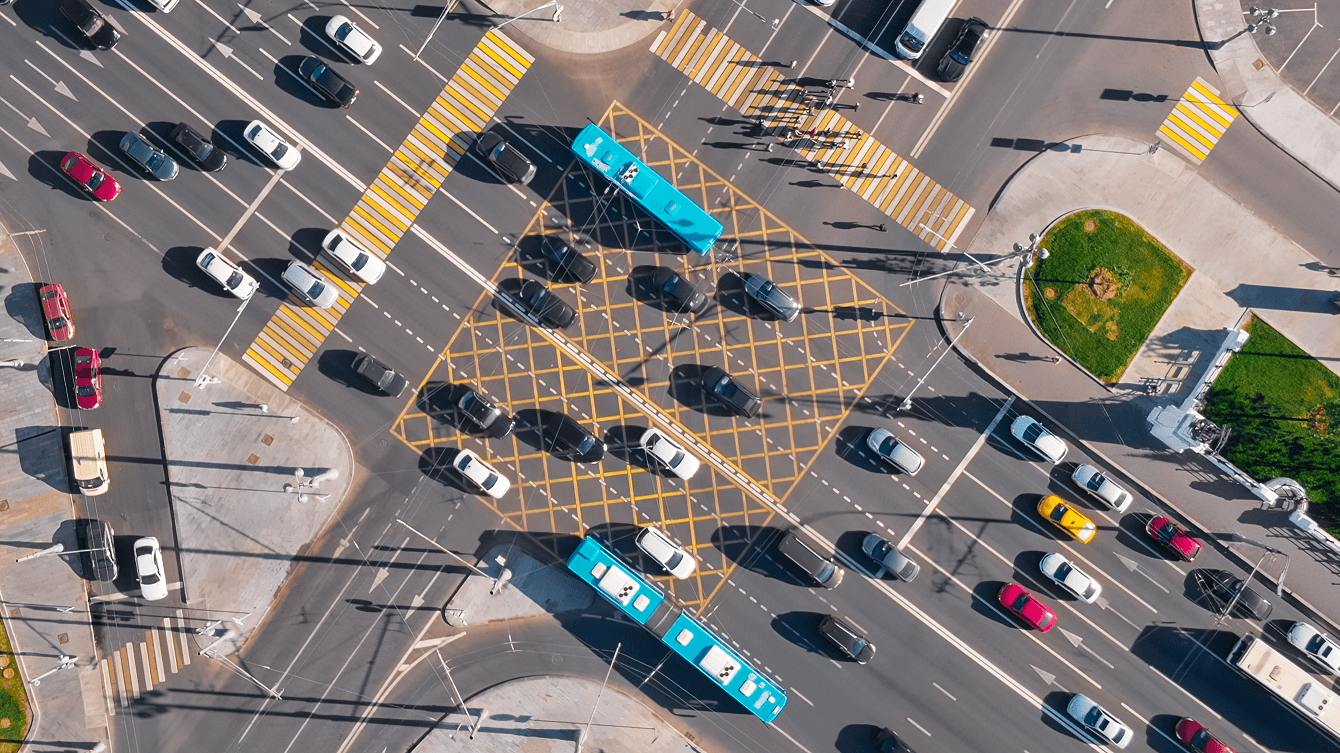Detección de infracciones en cuadrículas amarillas